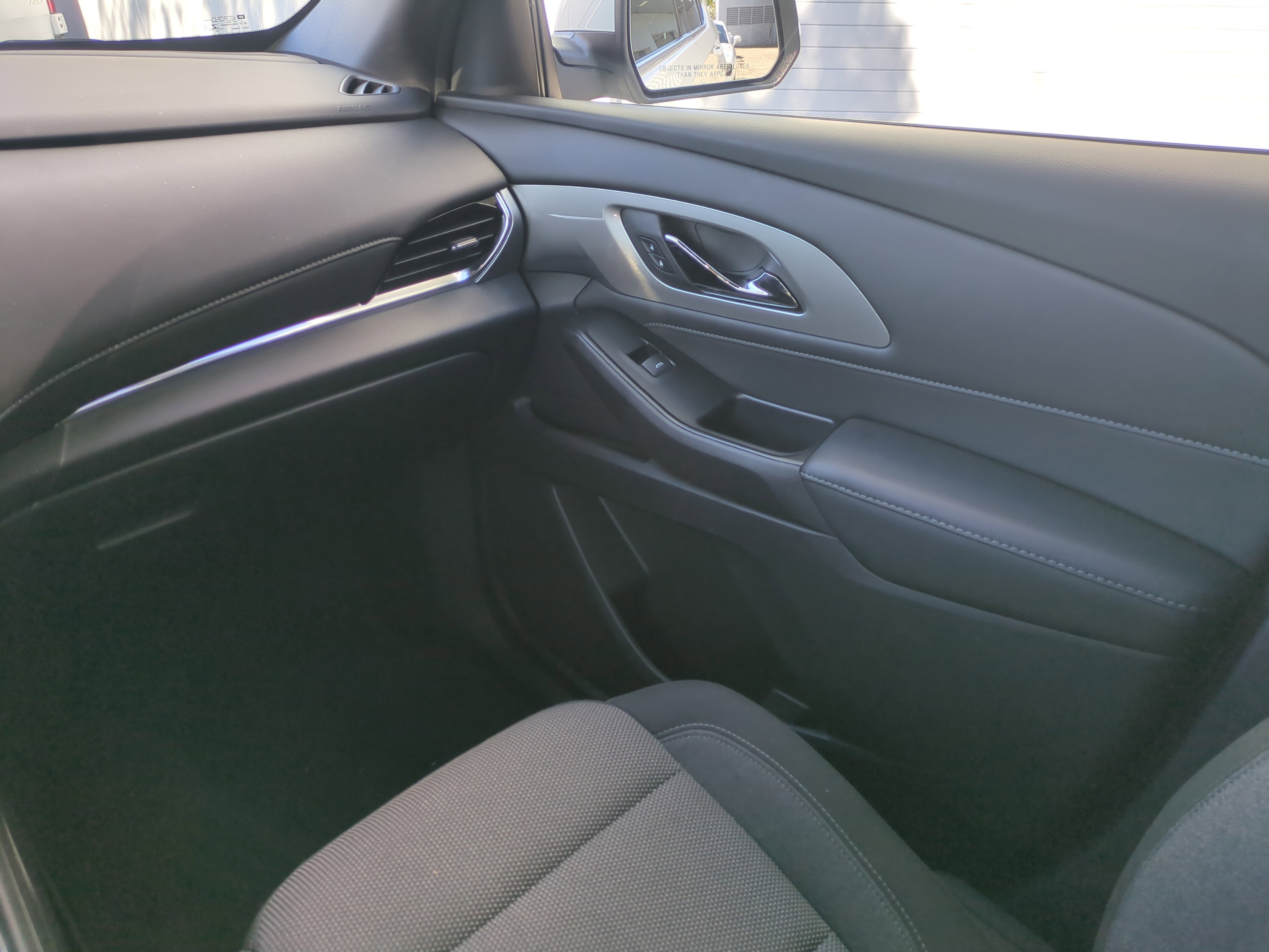 Used 2022 Chevrolet Traverse LT image 18