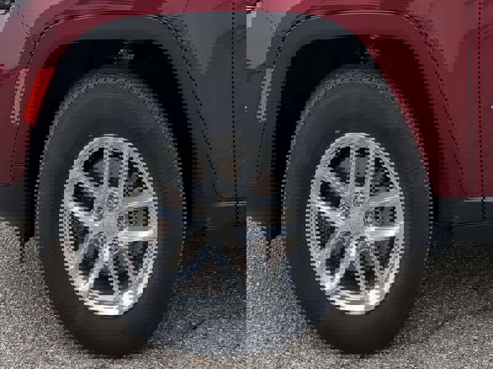 Used 2023 Jeep Grand Cherokee Laredo image 14