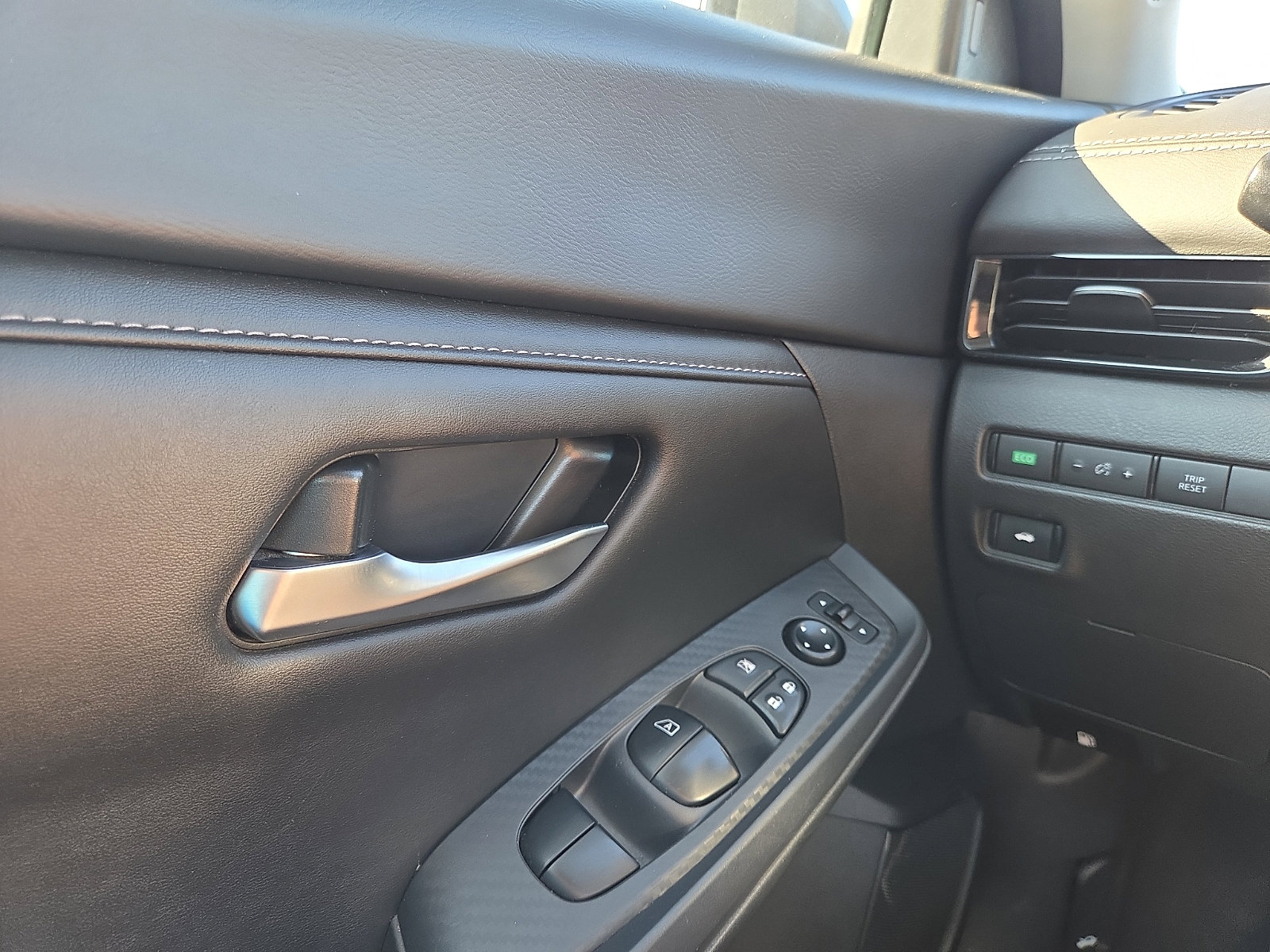 Used 2024 Nissan Sentra SV image 17