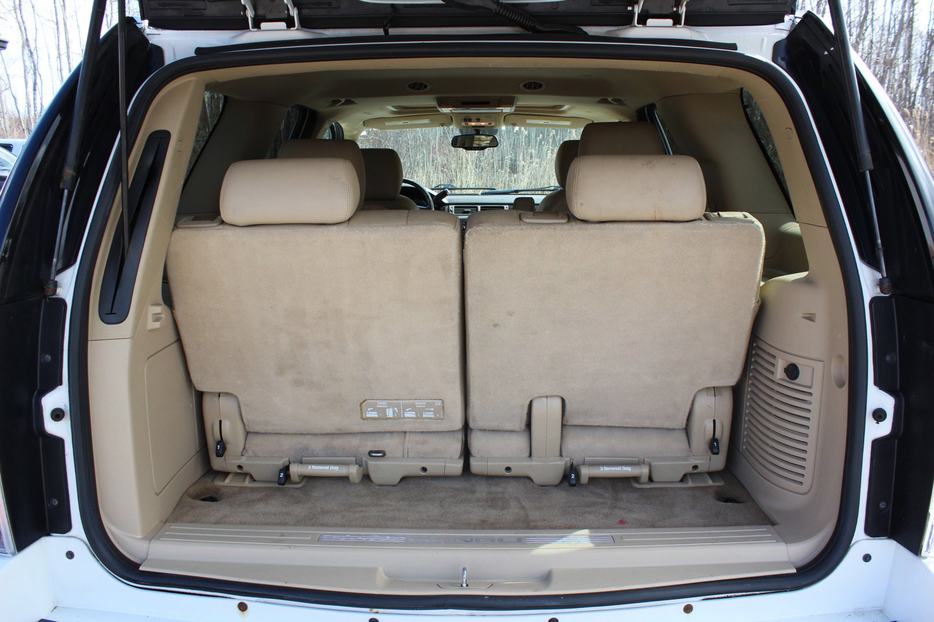 Used 2011 GMC Yukon Denali image 7