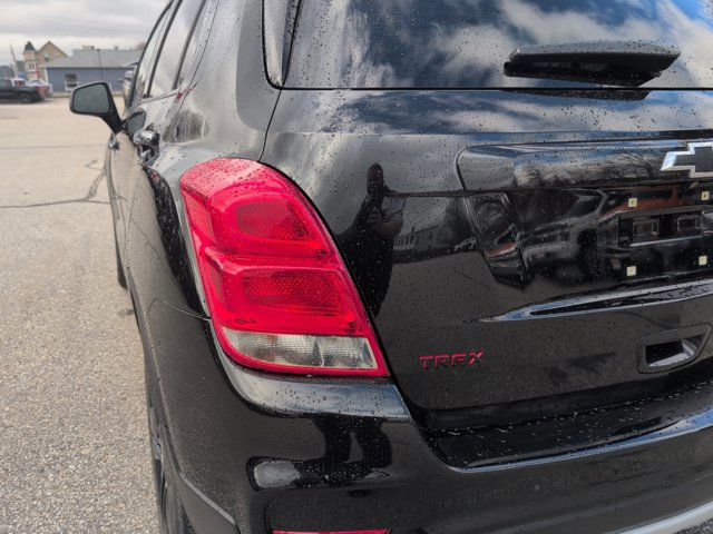 Used 2019 Chevrolet Trax LT w/ Sun & Sound Package image 17