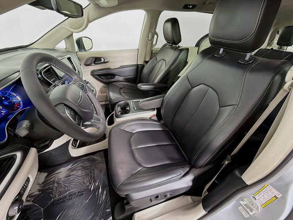 Used 2023 Chrysler Pacifica Touring-L FWD image 20