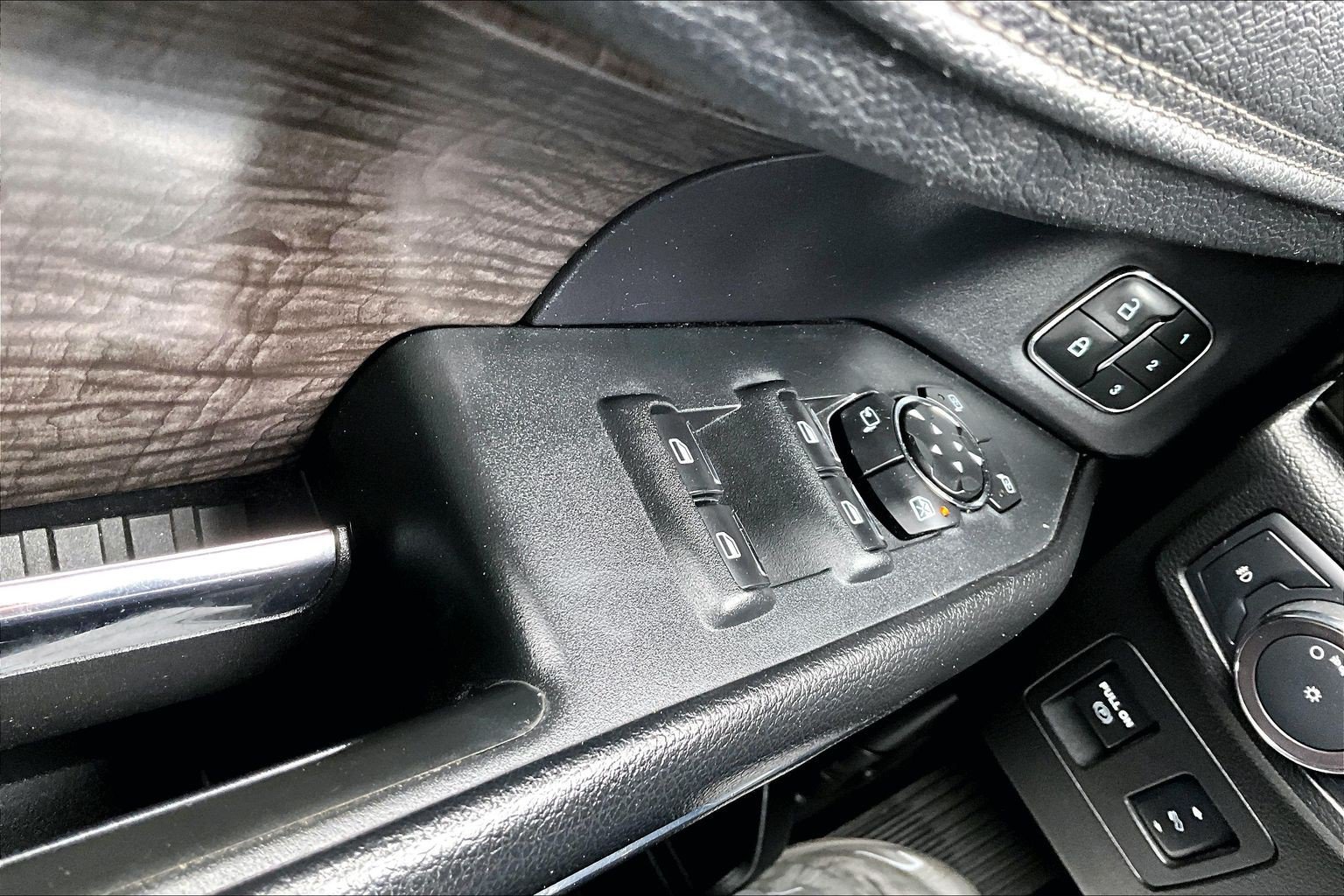 Used 2019 Ford Expedition Max Limited RWD image 34