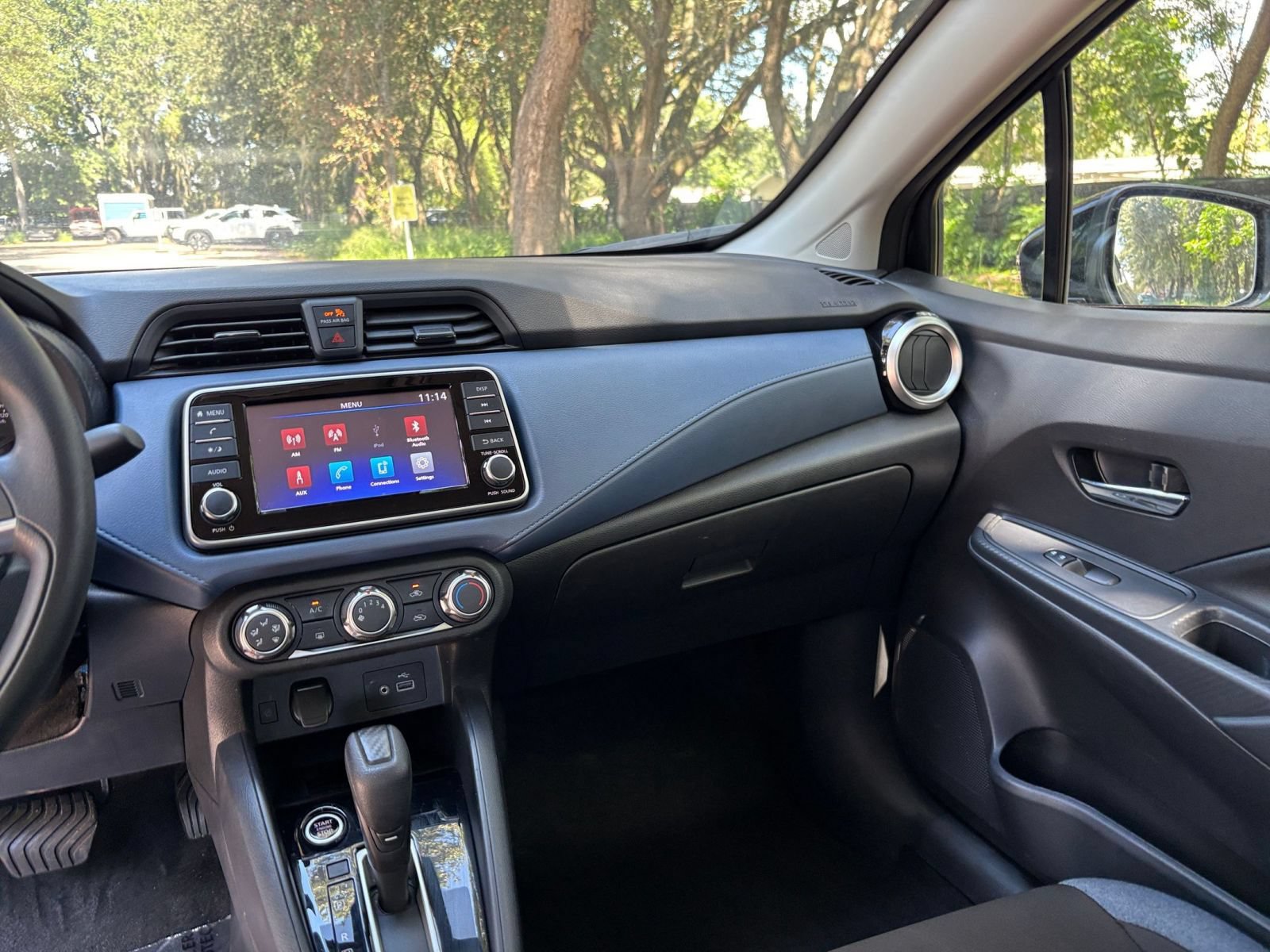 Used 2025 Nissan Versa SV FWD image 33