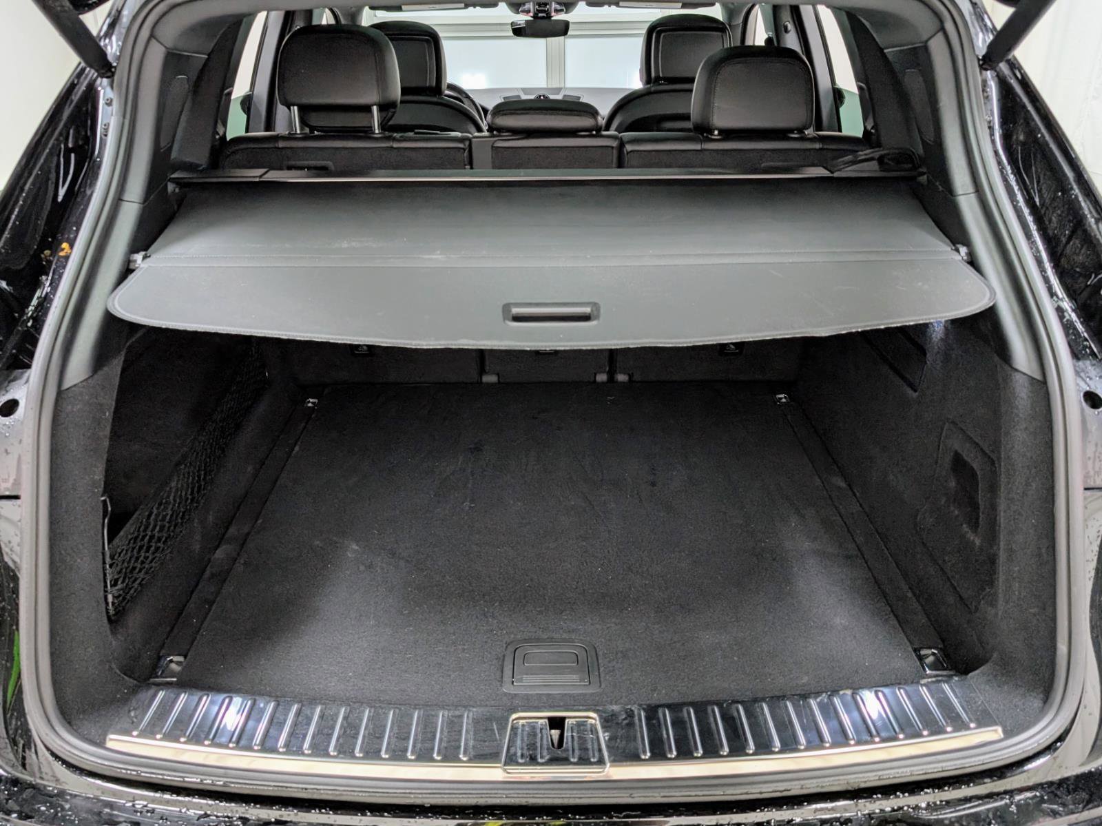 Used 2022 Porsche Cayenne Platinum Edition w/ Premium Package image 20