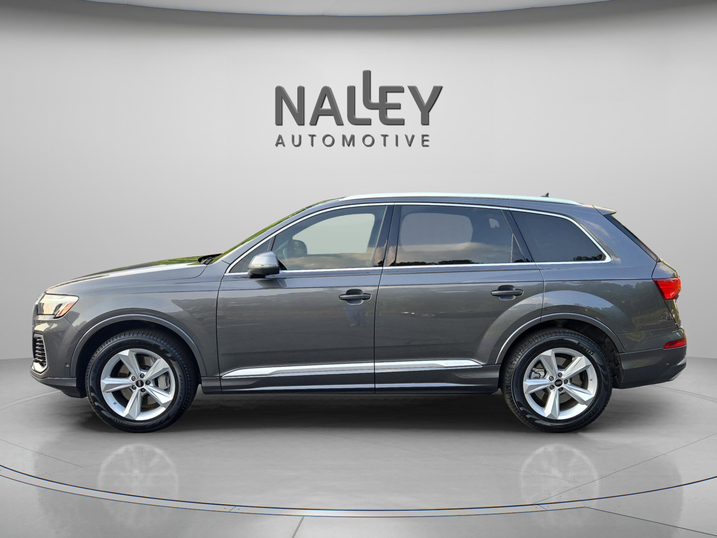 Used 2025 Audi Q7 2.0T Premium w/ Convenience Package image 2