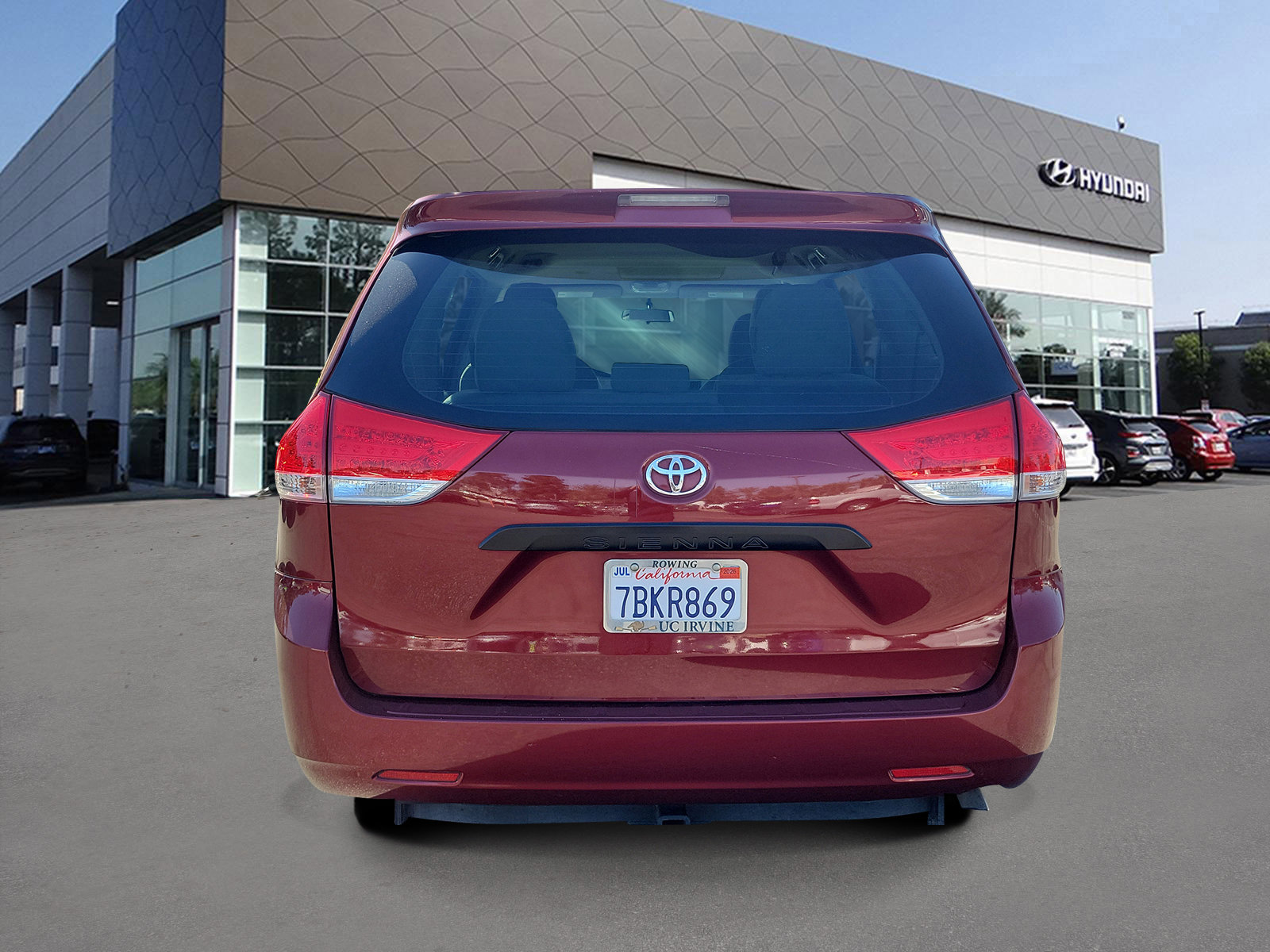Used 2013 Toyota Sienna L w/ Towing Pkg image 4