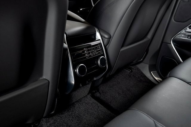 Used 2023 Land Rover Range Rover SE image 27