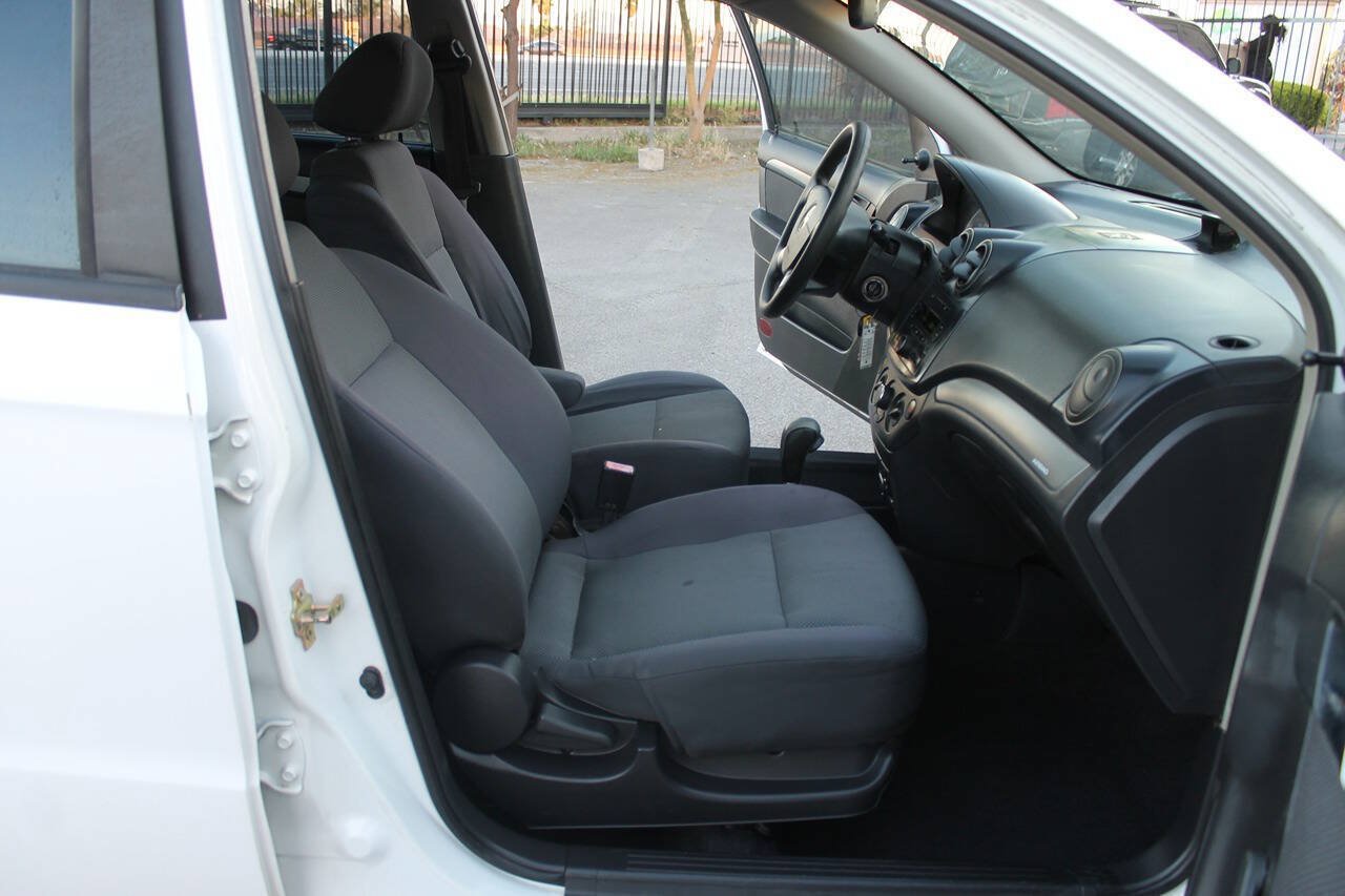Used 2007 Chevrolet Aveo LS FWD image 32