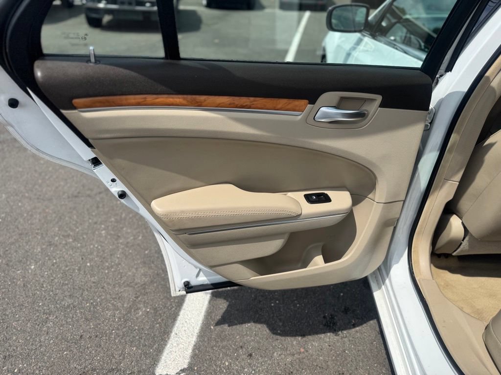 Used 2014 Chrysler 300 C AWD/4WD image 25