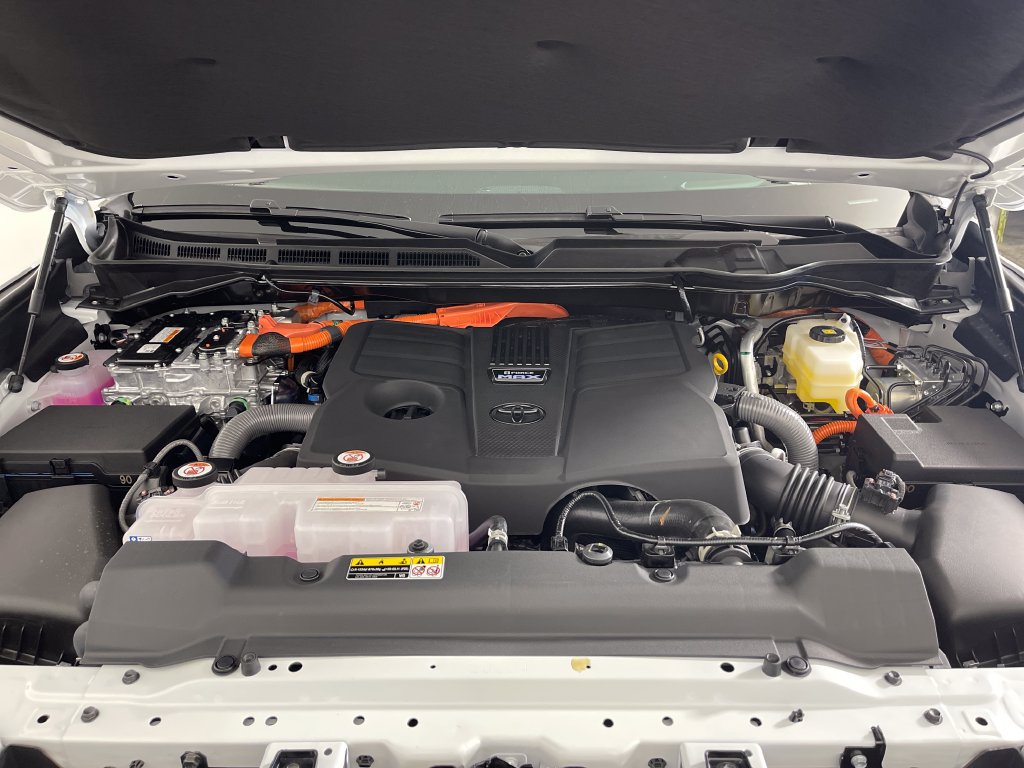New 2026 Toyota Tundra Platinum w/ TRD Off-Road Package AWD/4WD image 9