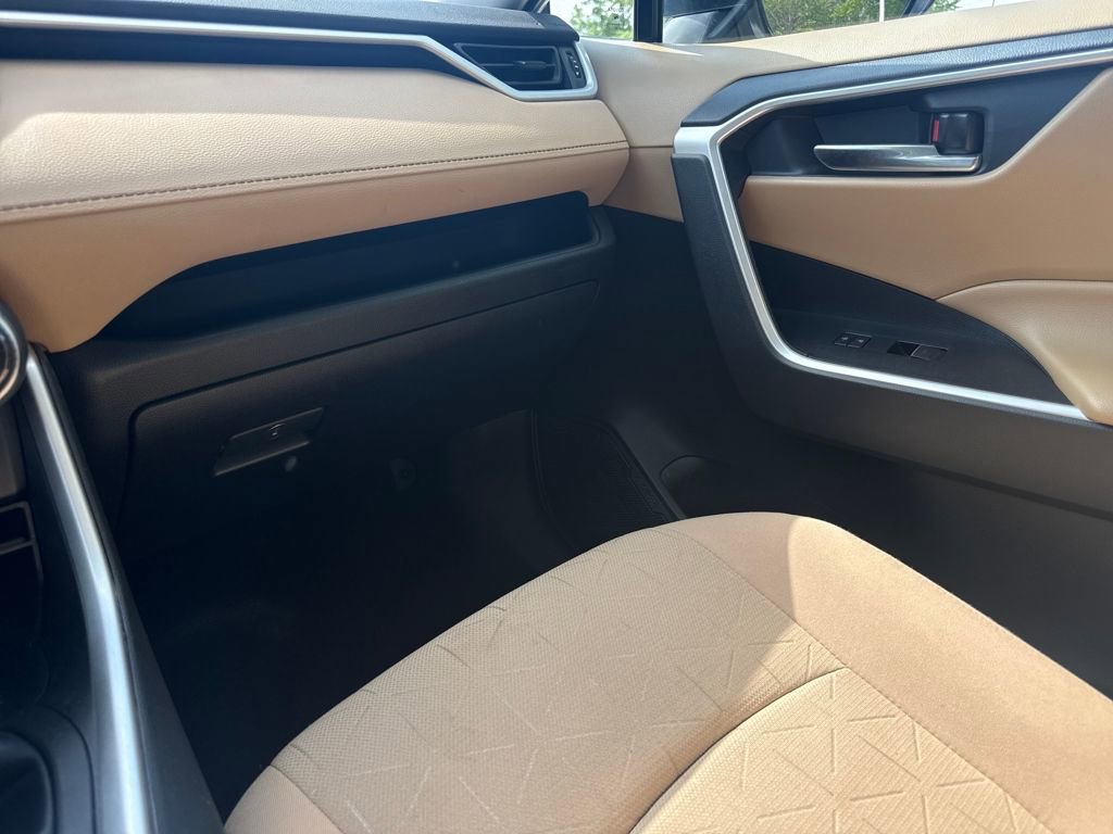 Used 2022 Toyota RAV4 XLE w/ Convenience Package image 21