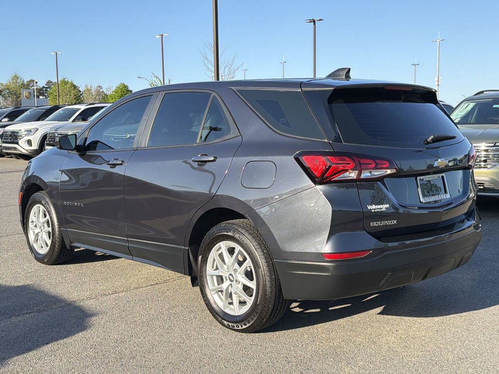 Used 2022 Chevrolet Equinox LS image 3