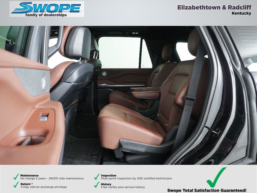 Used 2025 Lincoln Navigator Reserve image 12