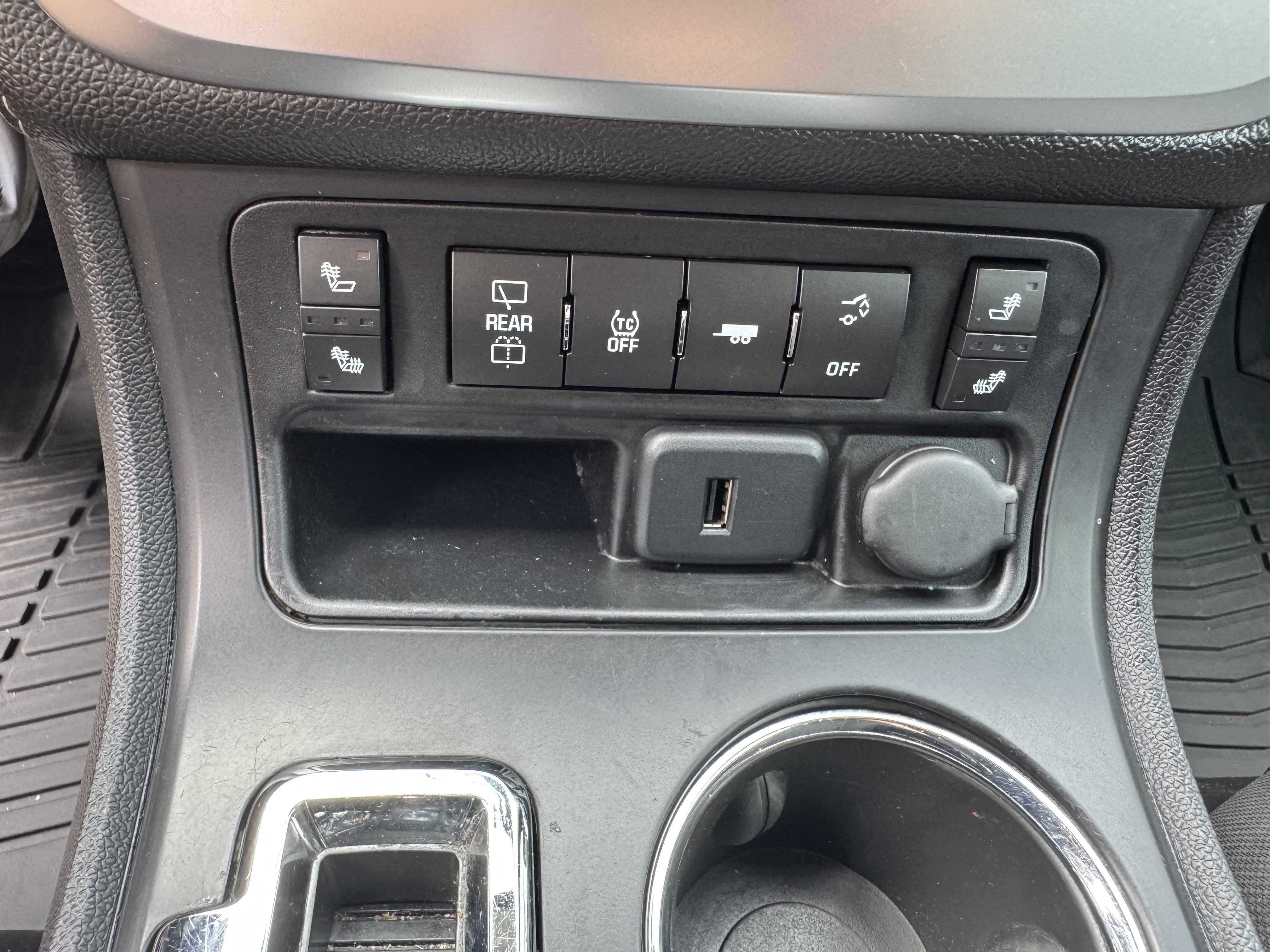 Used 2015 GMC Acadia SLE FWD image 16