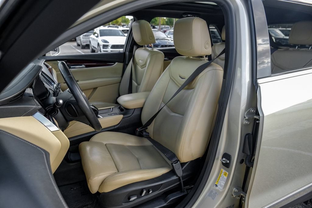 Used 2017 Cadillac XT5 Luxury w/ Driver Awareness Package FWD image 32