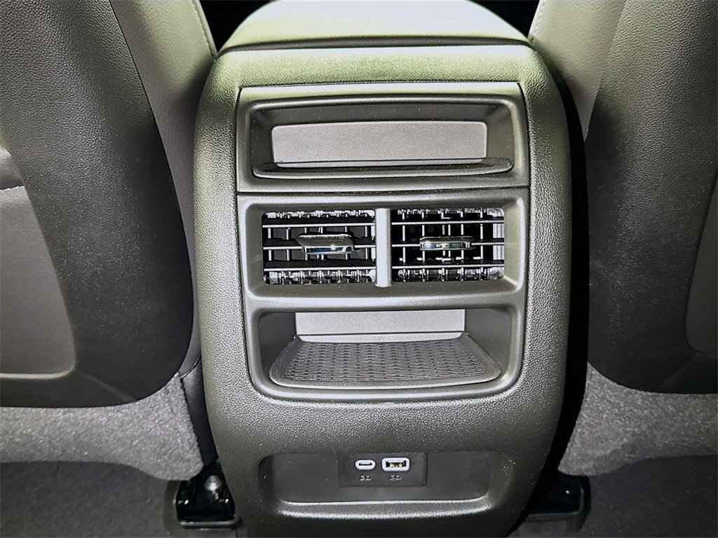 New 2026 Cadillac XT5 Luxury w/ LPO, ONYX Package image 14