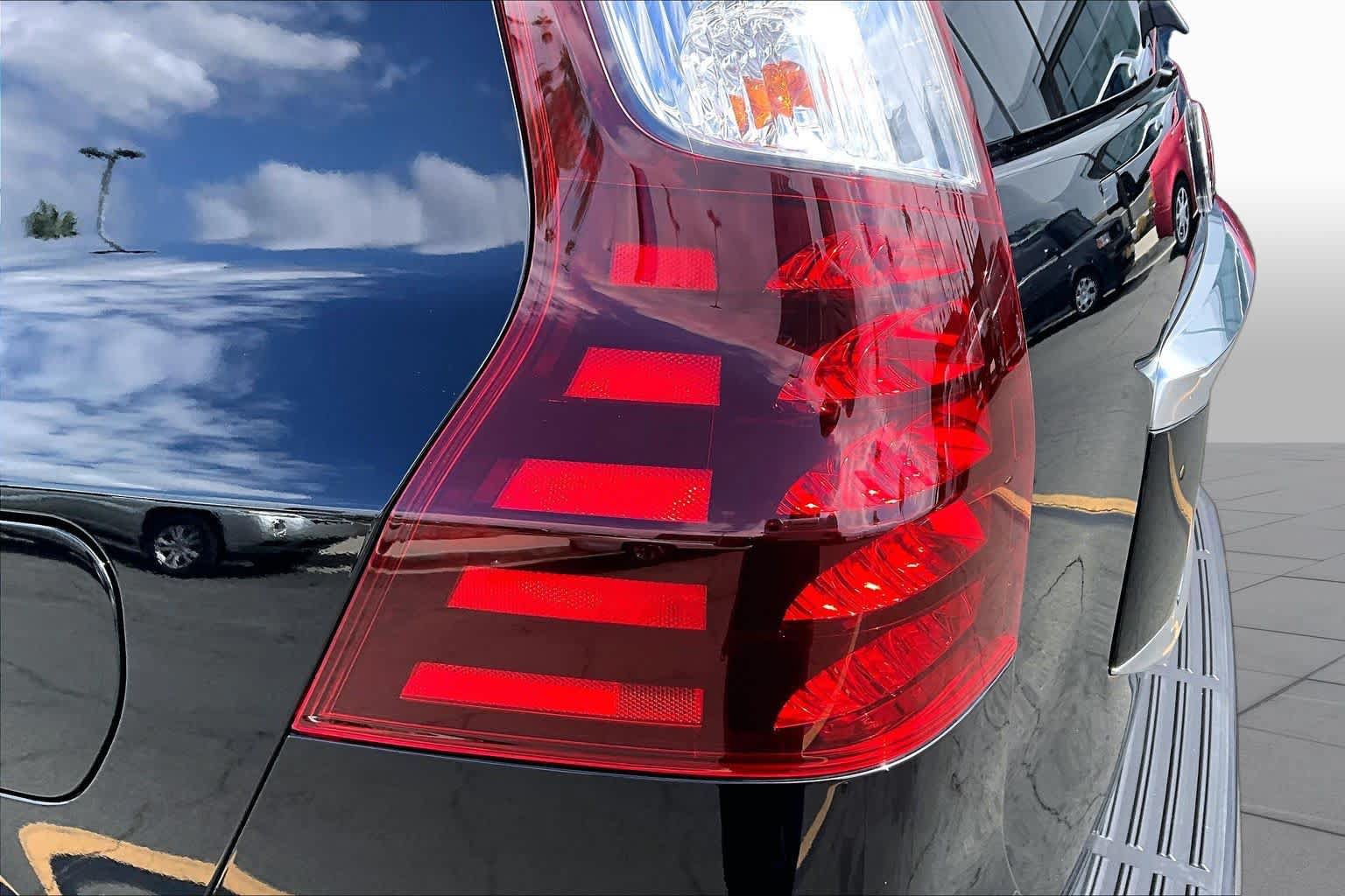 Used 2021 Lexus GX 460 Premium w/ Accessory Package AWD/4WD image 29