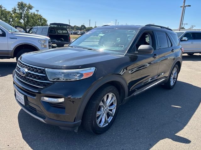 Used 2023 Ford Explorer XLT w/ Equipment Group 202A RWD image 2