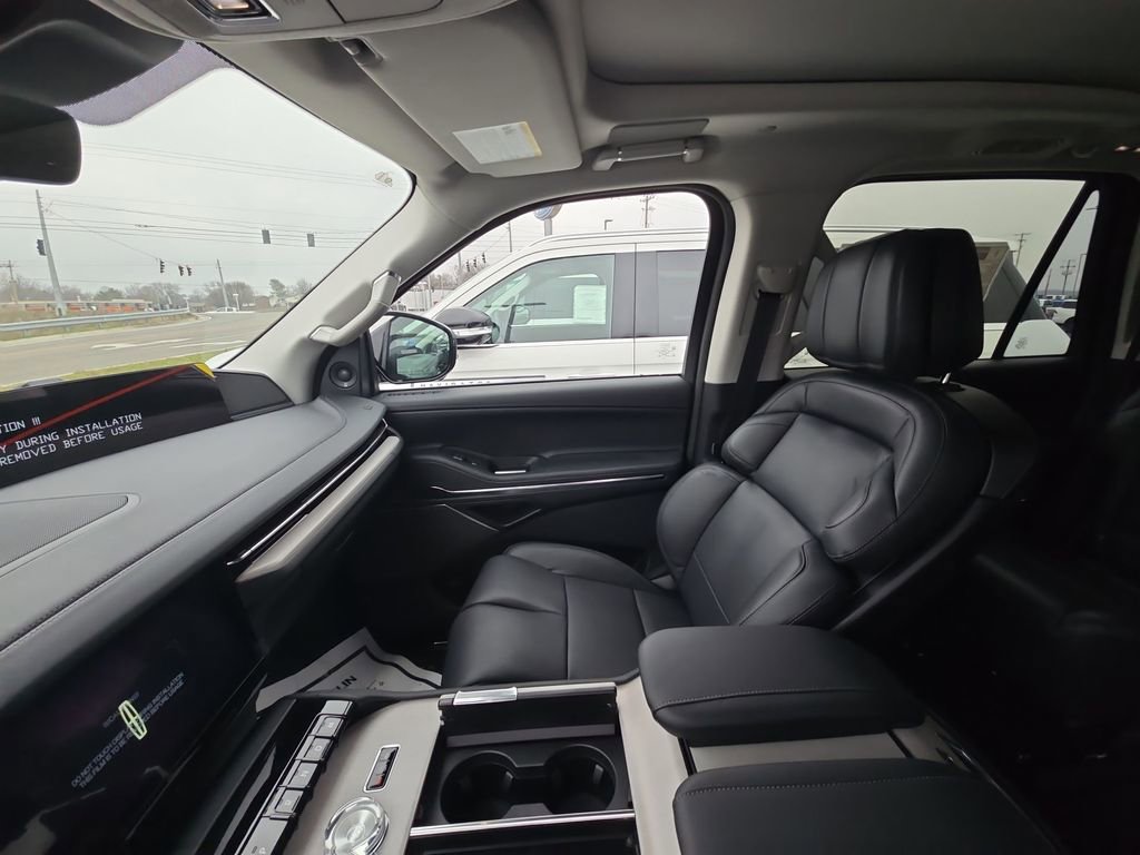 New 2025 Lincoln Navigator Reserve AWD/4WD image 12