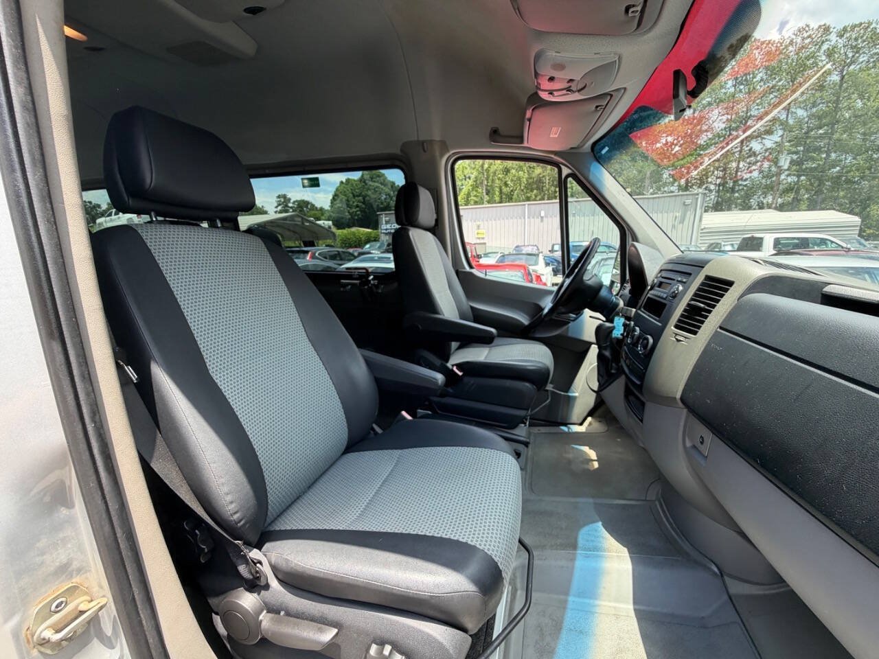 Used 2008 Dodge Sprinter 2500 RWD image 15