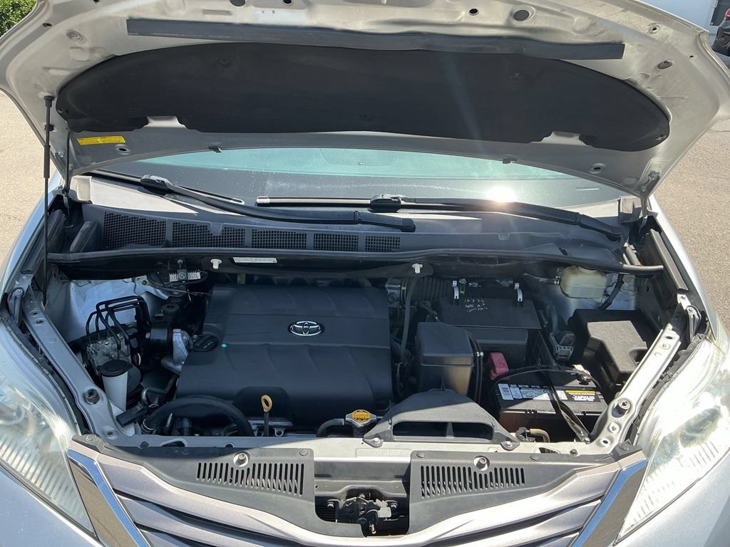 Used 2016 Toyota Sienna XLE w/ XLE Navigation Package FWD image 35