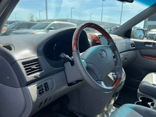 Used 2008 Toyota Sienna XLE FWD image 9