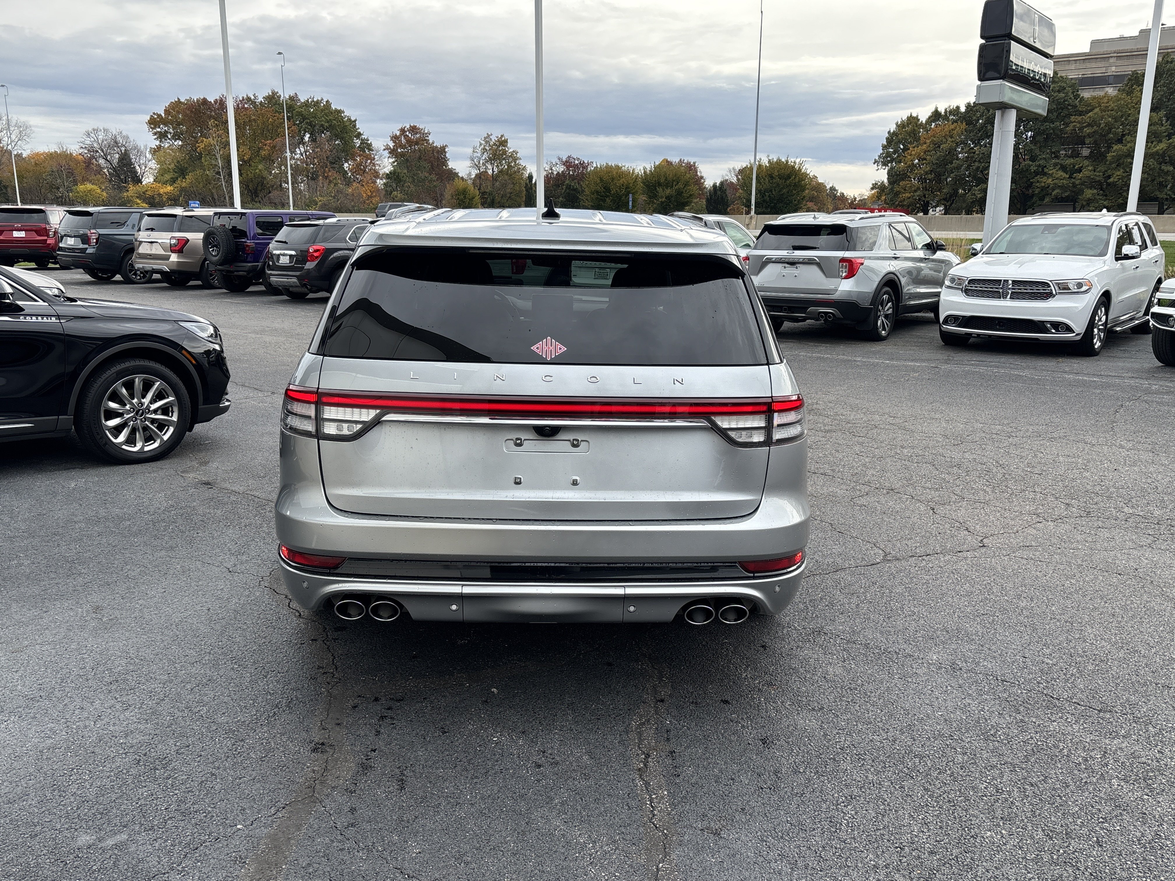 Used 2023 Lincoln Aviator Reserve w/ Equipment Group 201A AWD/4WD image 10