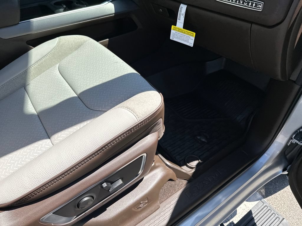 New 2026 RAM 1500 Laramie AWD/4WD image 39