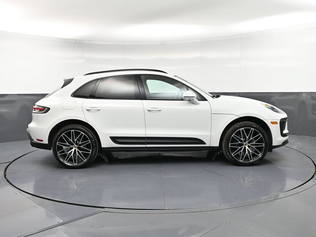 Certified 2026 Porsche Macan AWD/4WD image 9