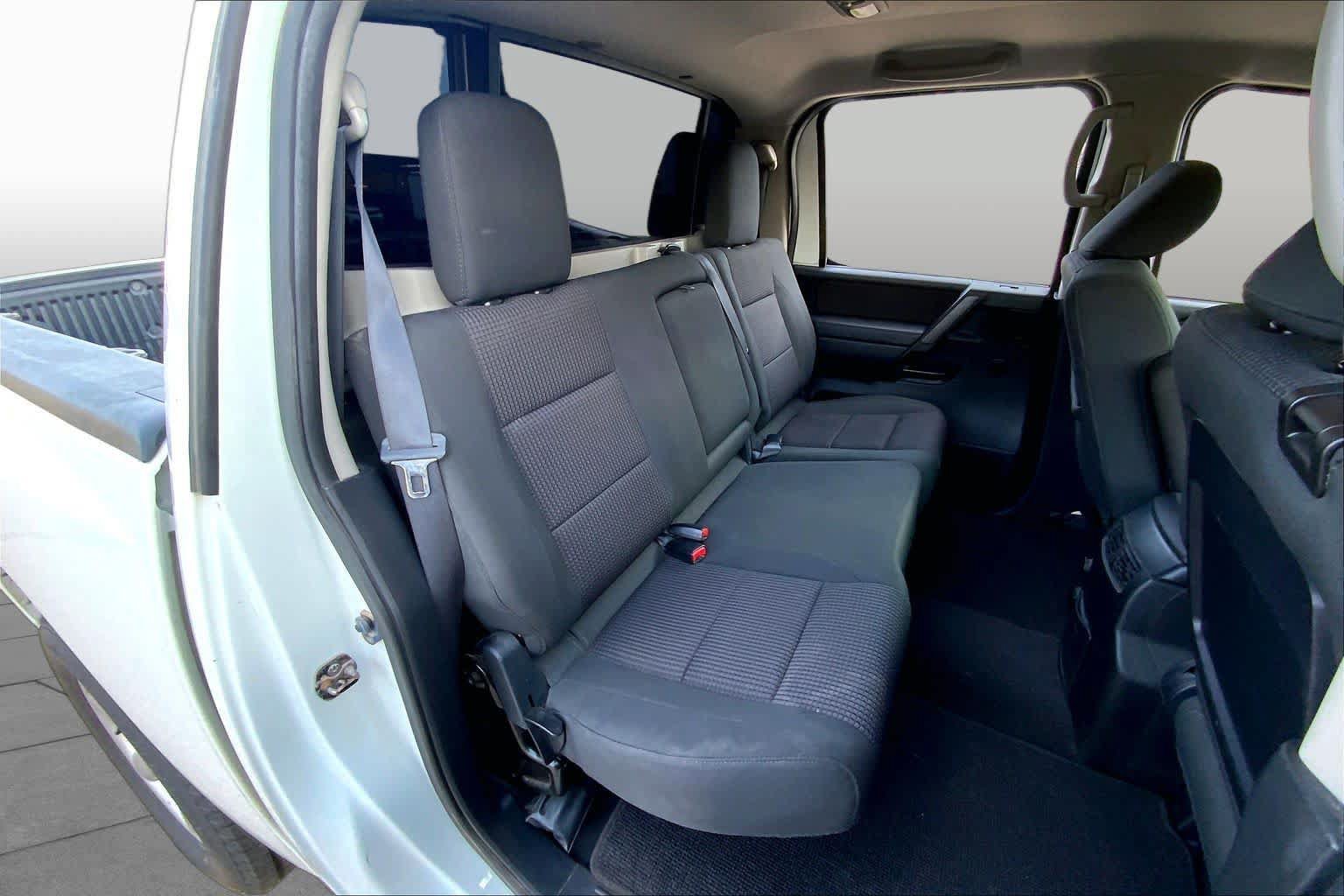 Used 2013 Nissan Titan SV w/ SV Premium Utility Pkg RWD image 19