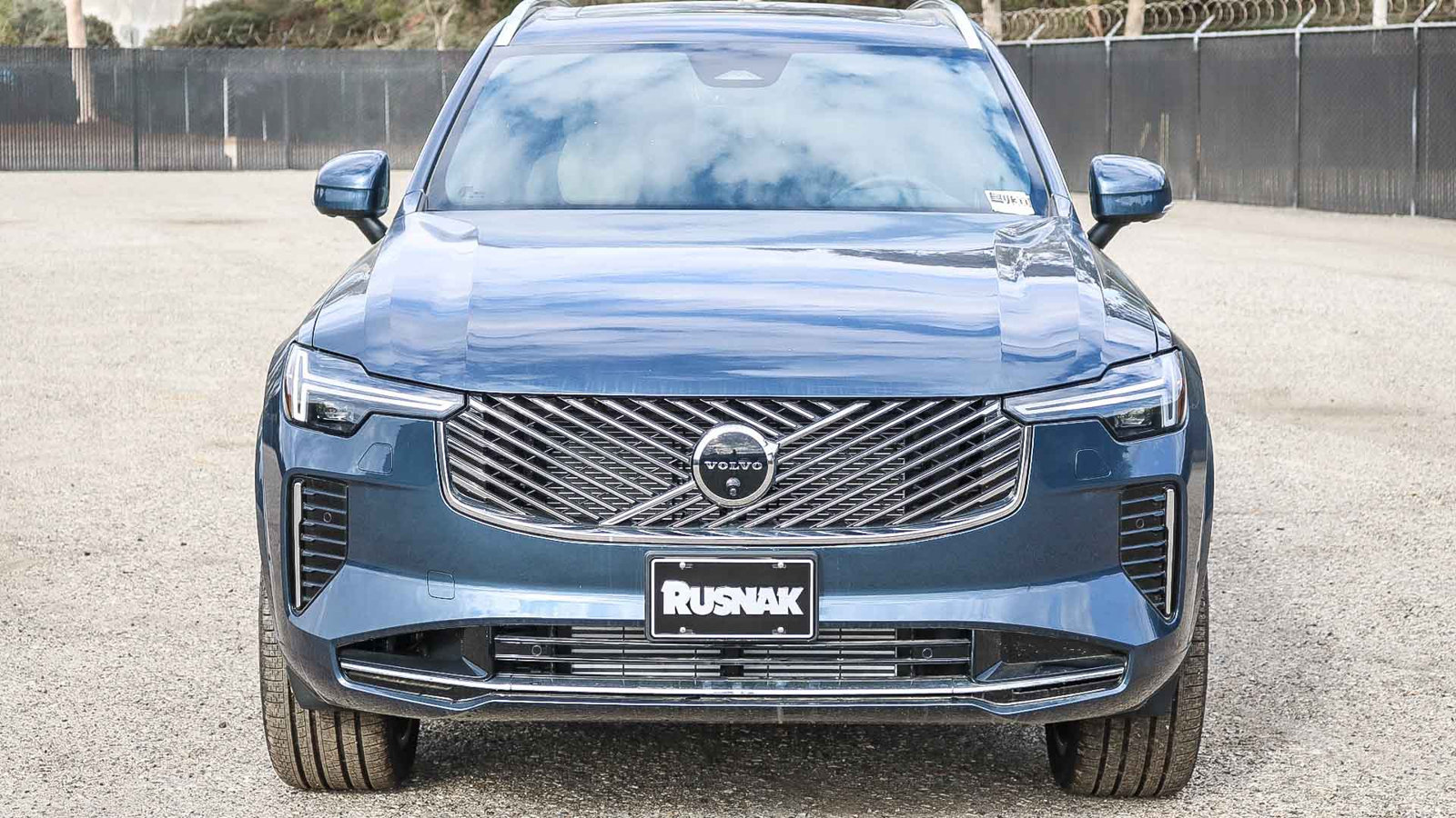 New 2026 Volvo XC90 T8 Plus AWD/4WD image 2