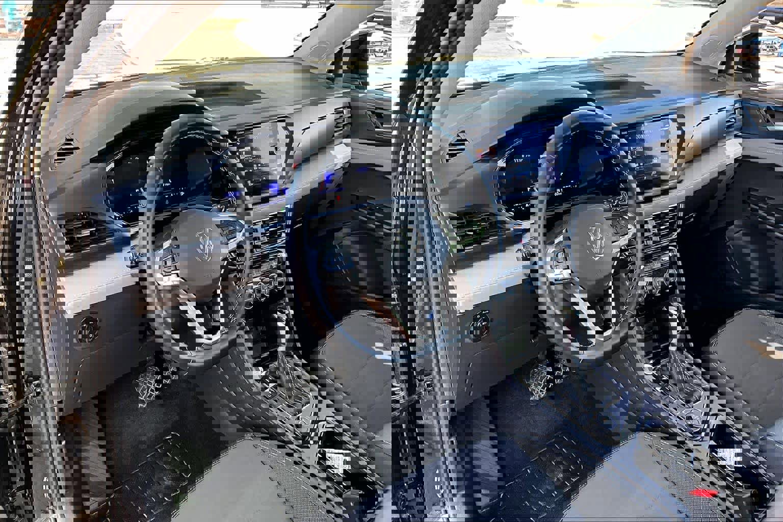 Used 2024 Volkswagen Taos SE image 18