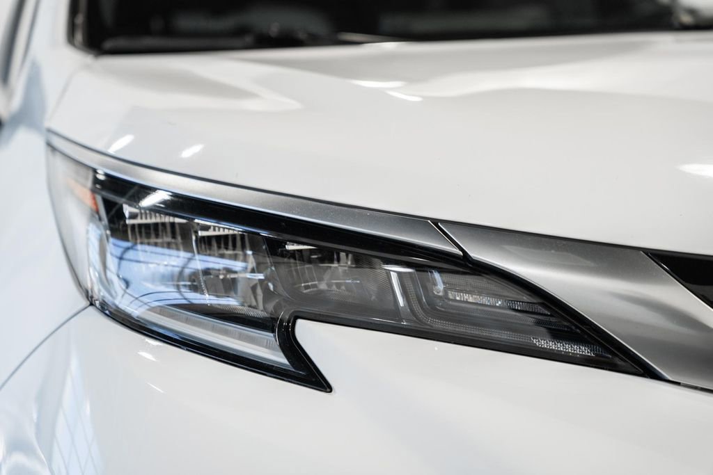 Used 2021 Toyota Sienna XSE image 12