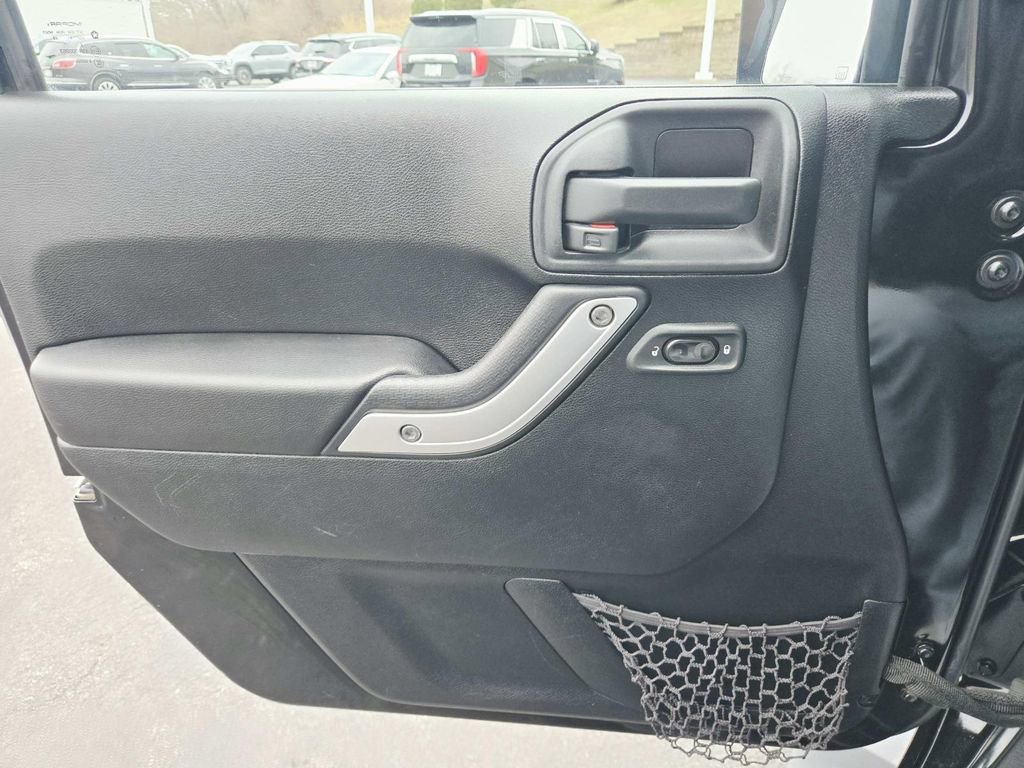 Used 2015 Jeep Wrangler Unlimited Sahara image 34