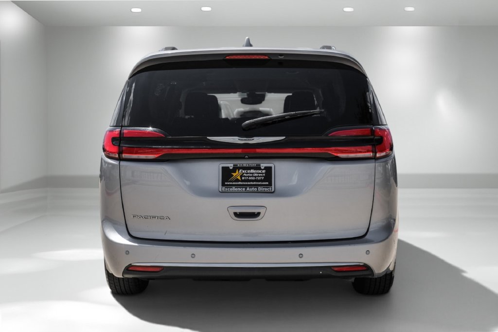 Used 2021 Chrysler Pacifica Touring-L FWD image 7