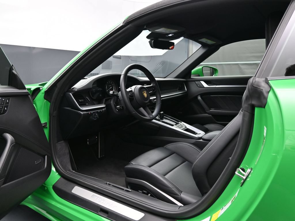 Certified 2022 Porsche 911 Turbo AWD/4WD image 4