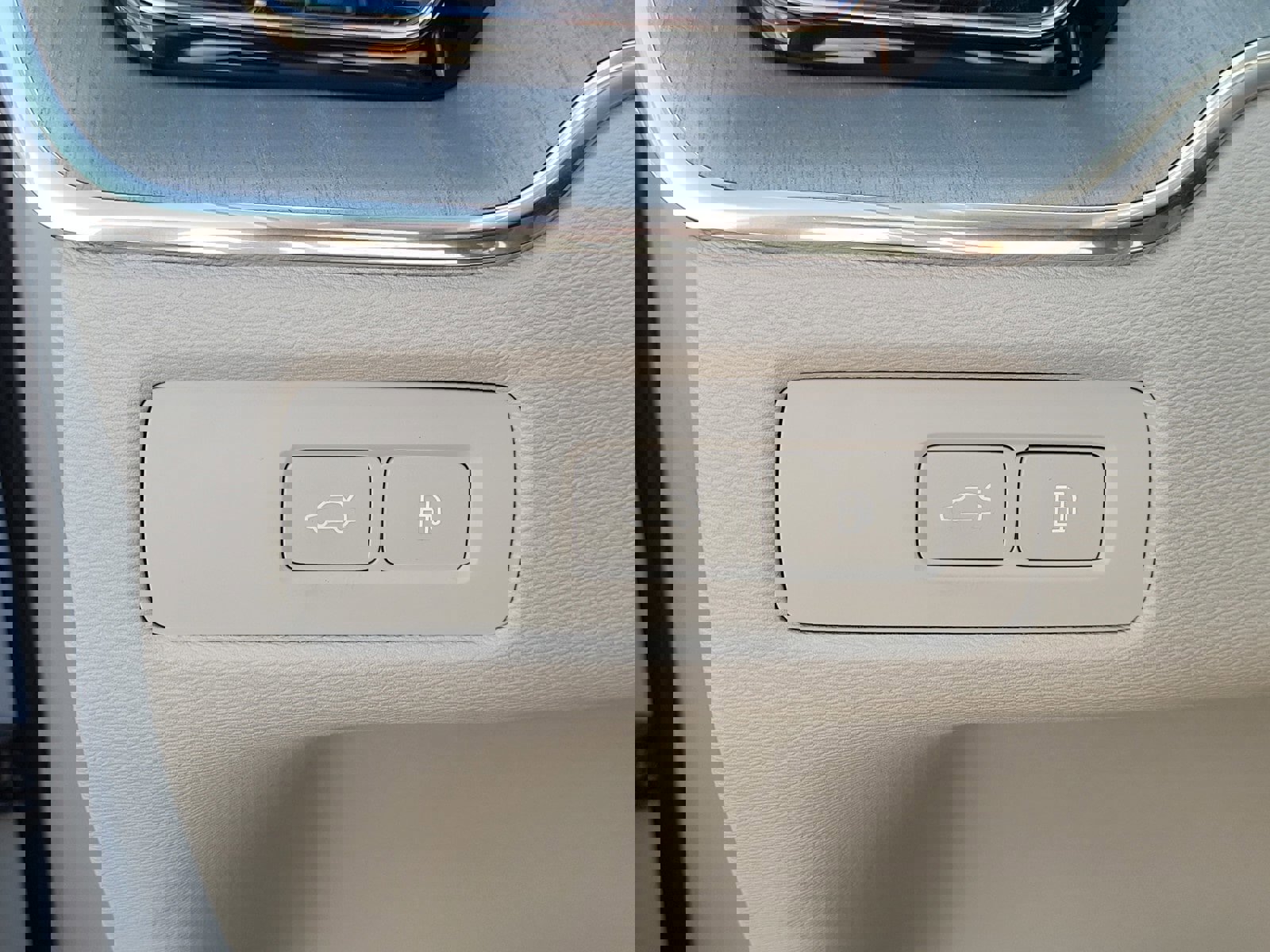 Certified 2024 Volvo XC60 T8 Ultimate w/ Protection Package Premier image 17