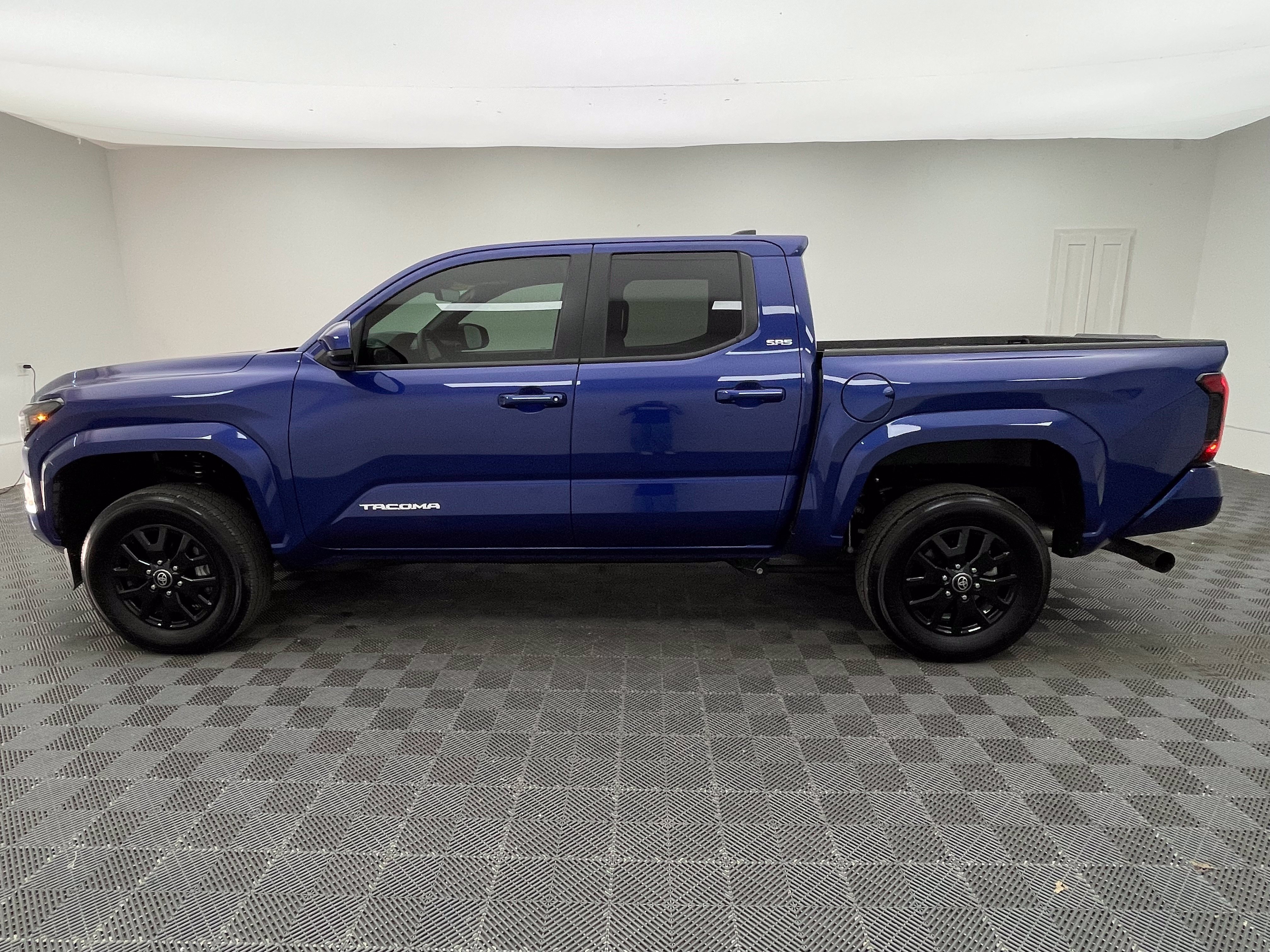 Used 2025 Toyota Tacoma SR5 AWD/4WD image 10