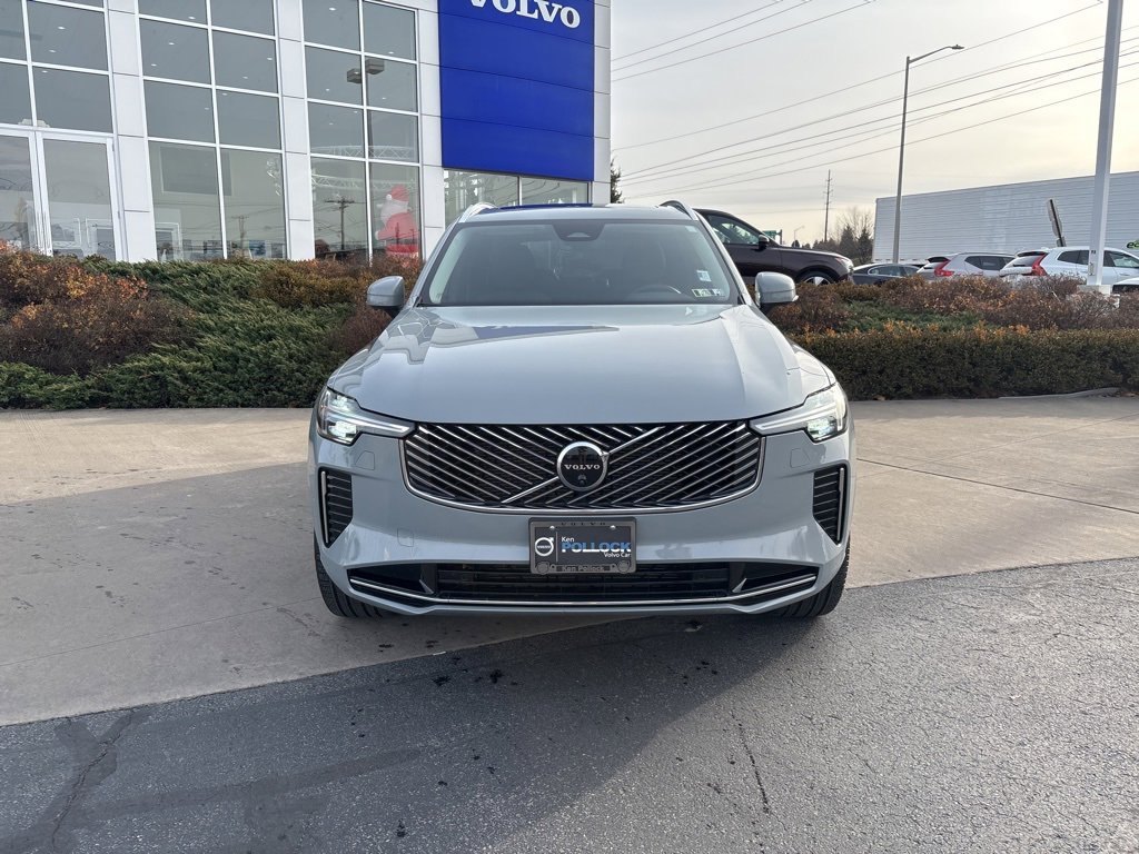 Certified 2025 Volvo XC90 B6 Plus image 2