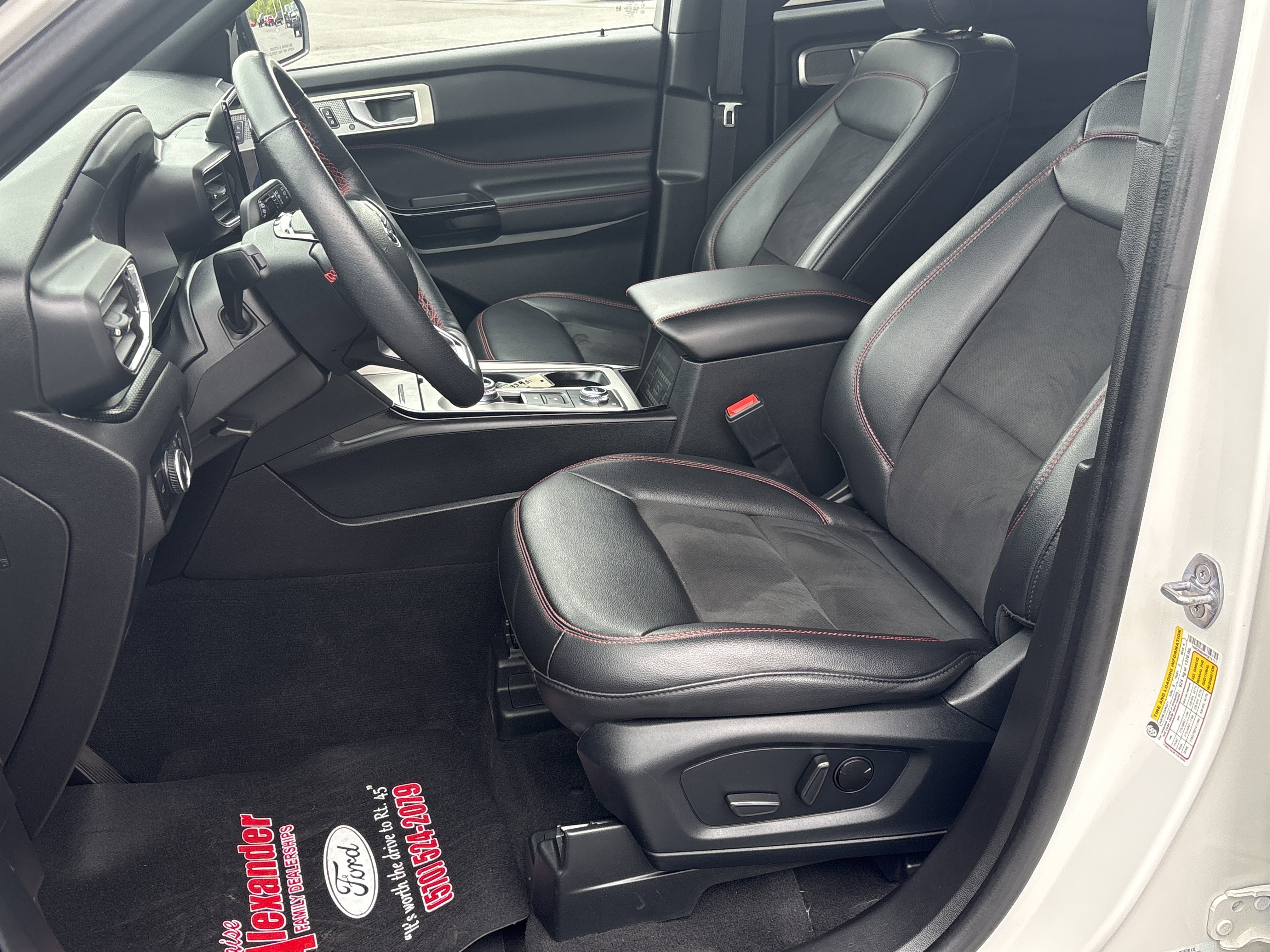 Used 2023 Ford Explorer ST-Line w/ Class IV Trailer Tow Package AWD/4WD image 17