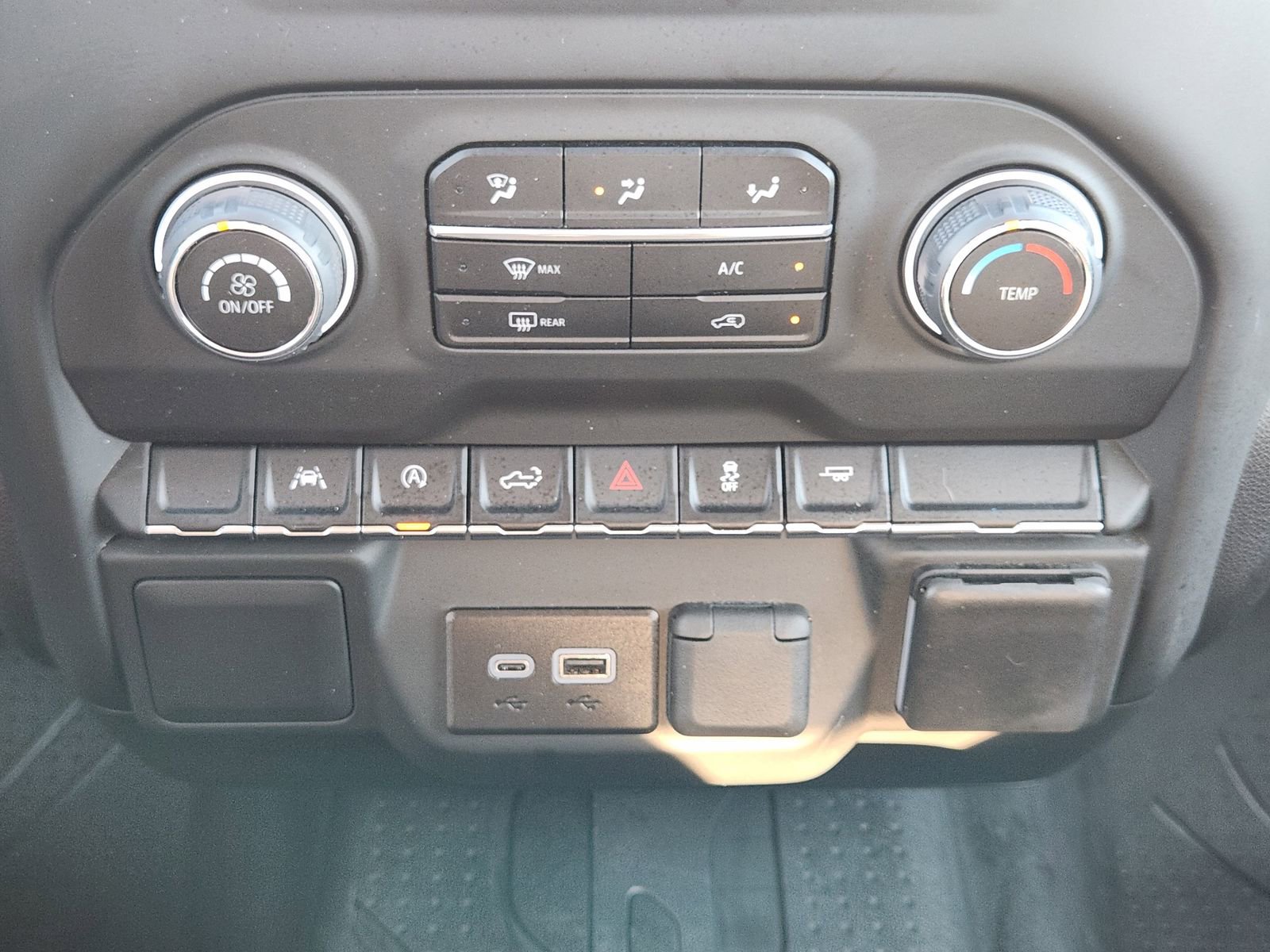 Used 2024 Chevrolet Silverado 1500 Custom w/ Dark Appearance Package image 20