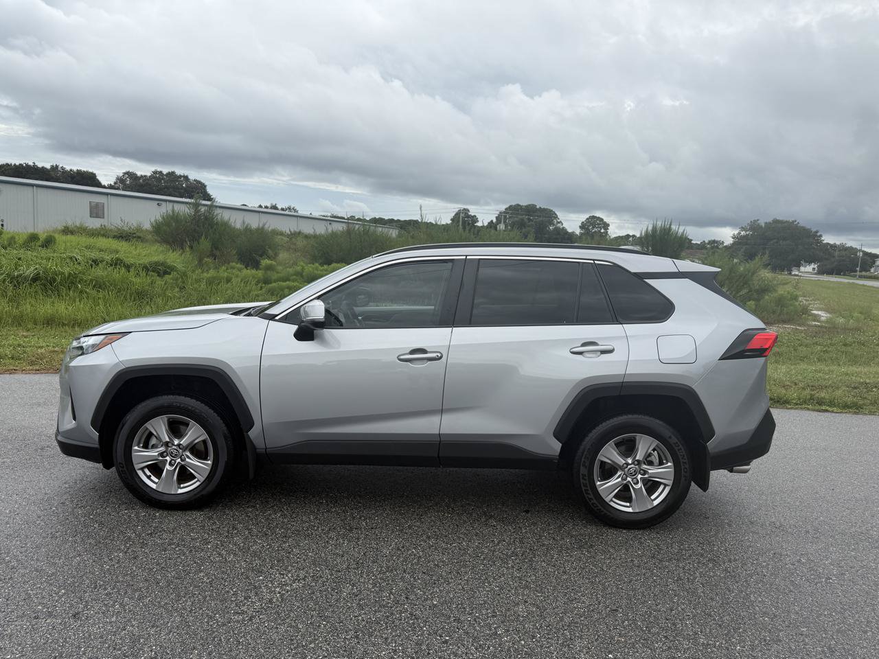 Used 2025 Toyota RAV4 XLE FWD image 3