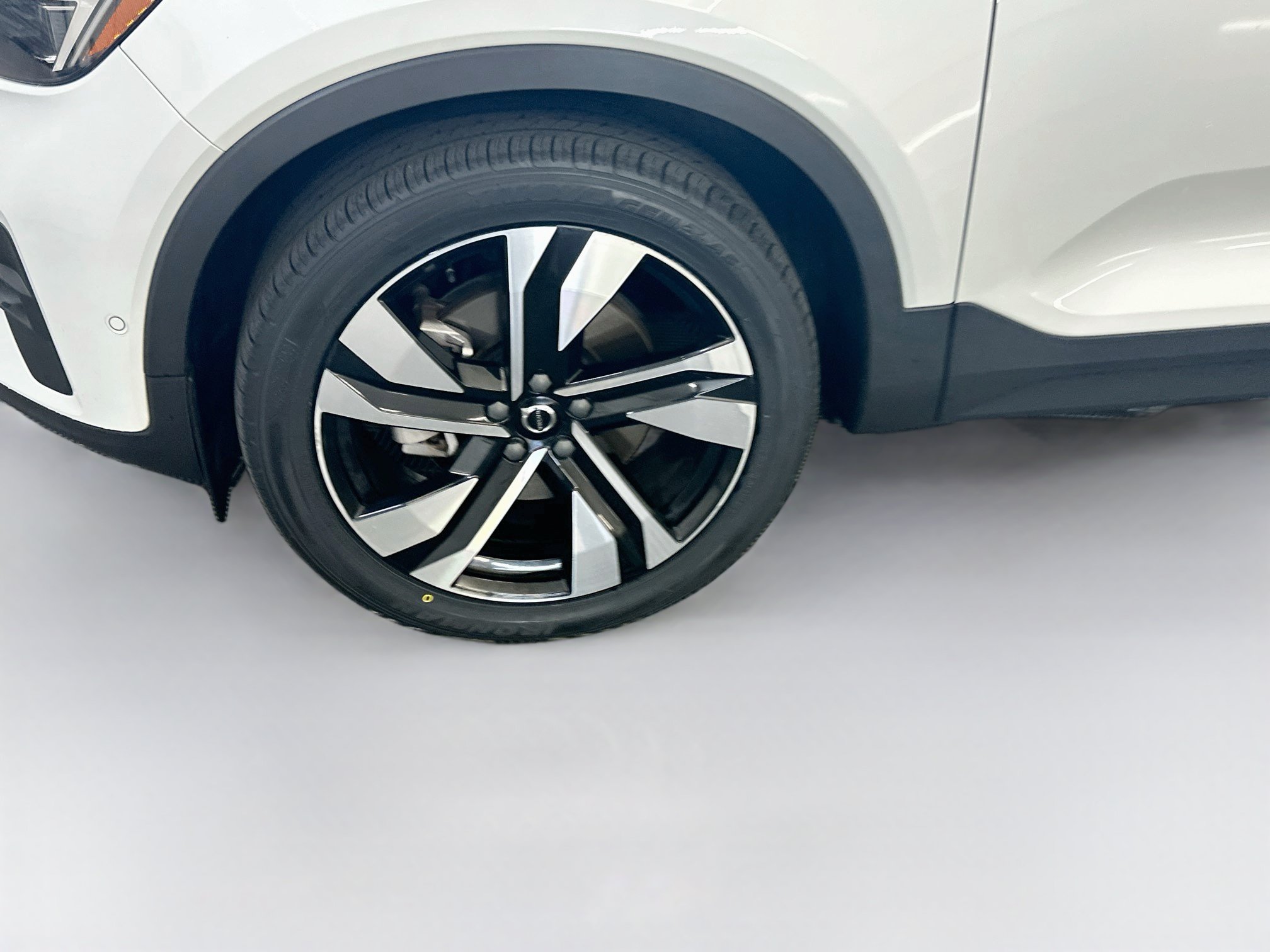 Used 2023 Volvo XC40 B5 Ultimate AWD/4WD image 11