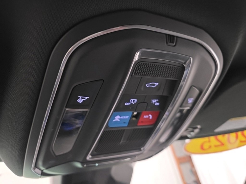 Used 2025 Jeep Wagoneer L Series II image 22