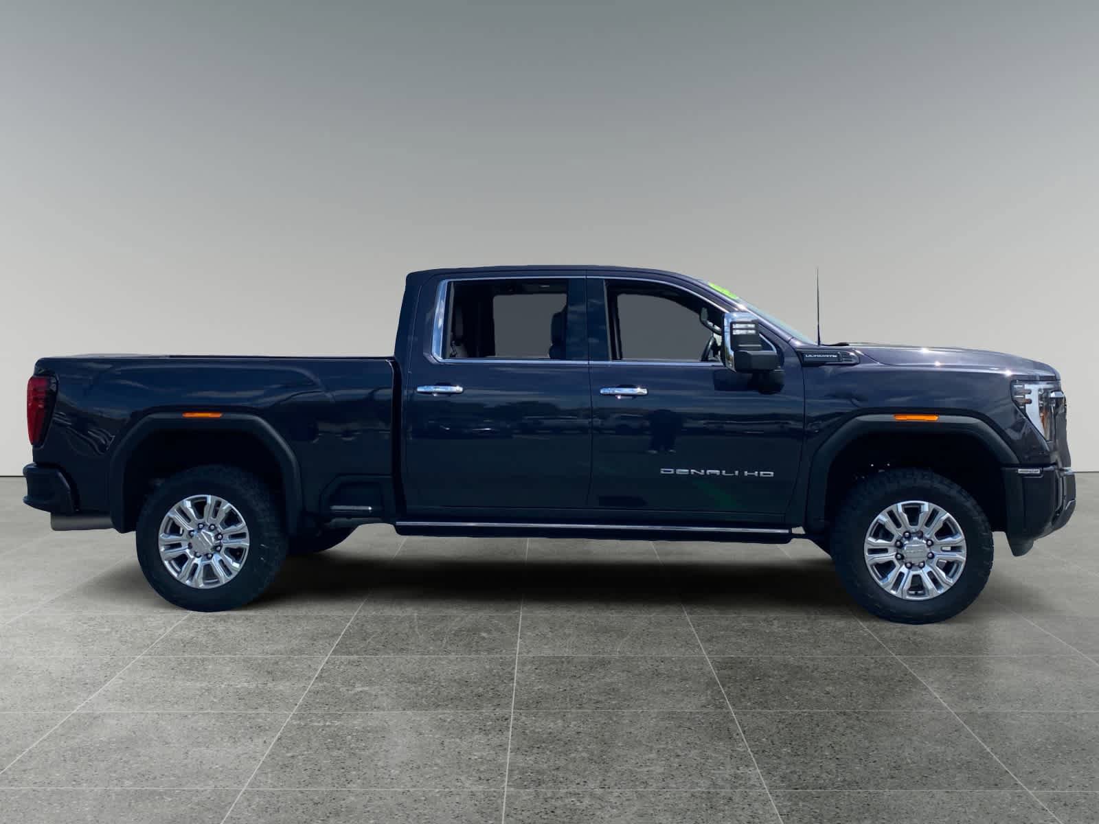 Used 2024 GMC Sierra 2500 Denali Ultimate AWD/4WD image 6