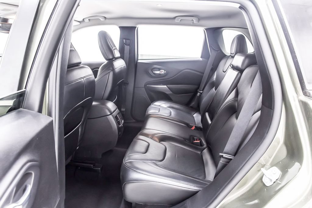 Used 2020 Jeep Cherokee Limited AWD/4WD image 28