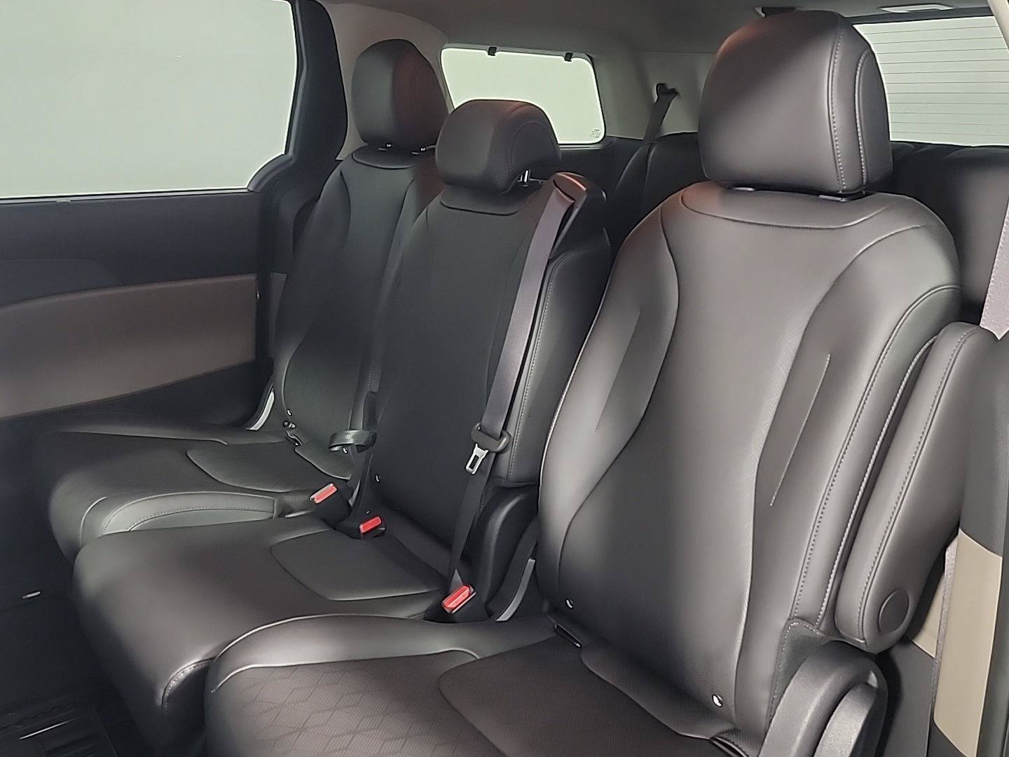 Certified 2026 Kia Carnival EX FWD image 20