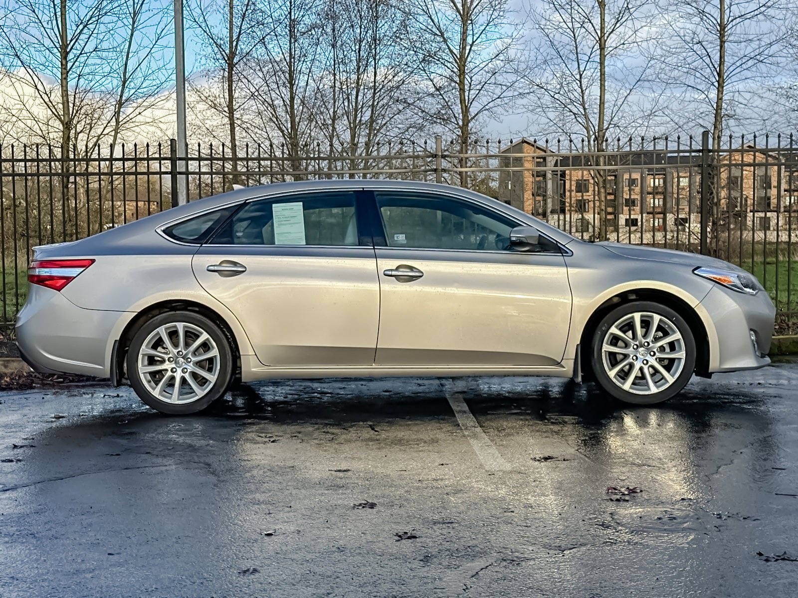 Used 2014 Toyota Avalon Limited image 3