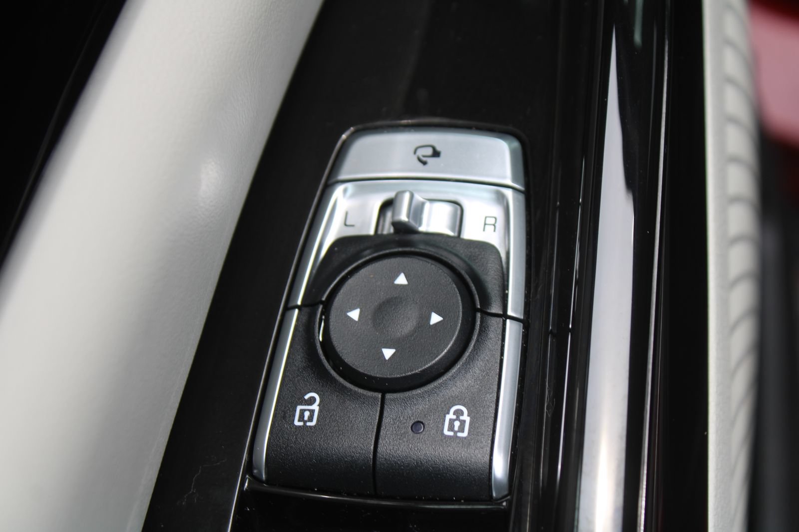 Certified 2023 Kia Carnival SX Prestige FWD image 27